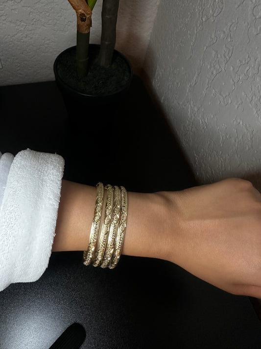 Gold Bangless (set of 4)
